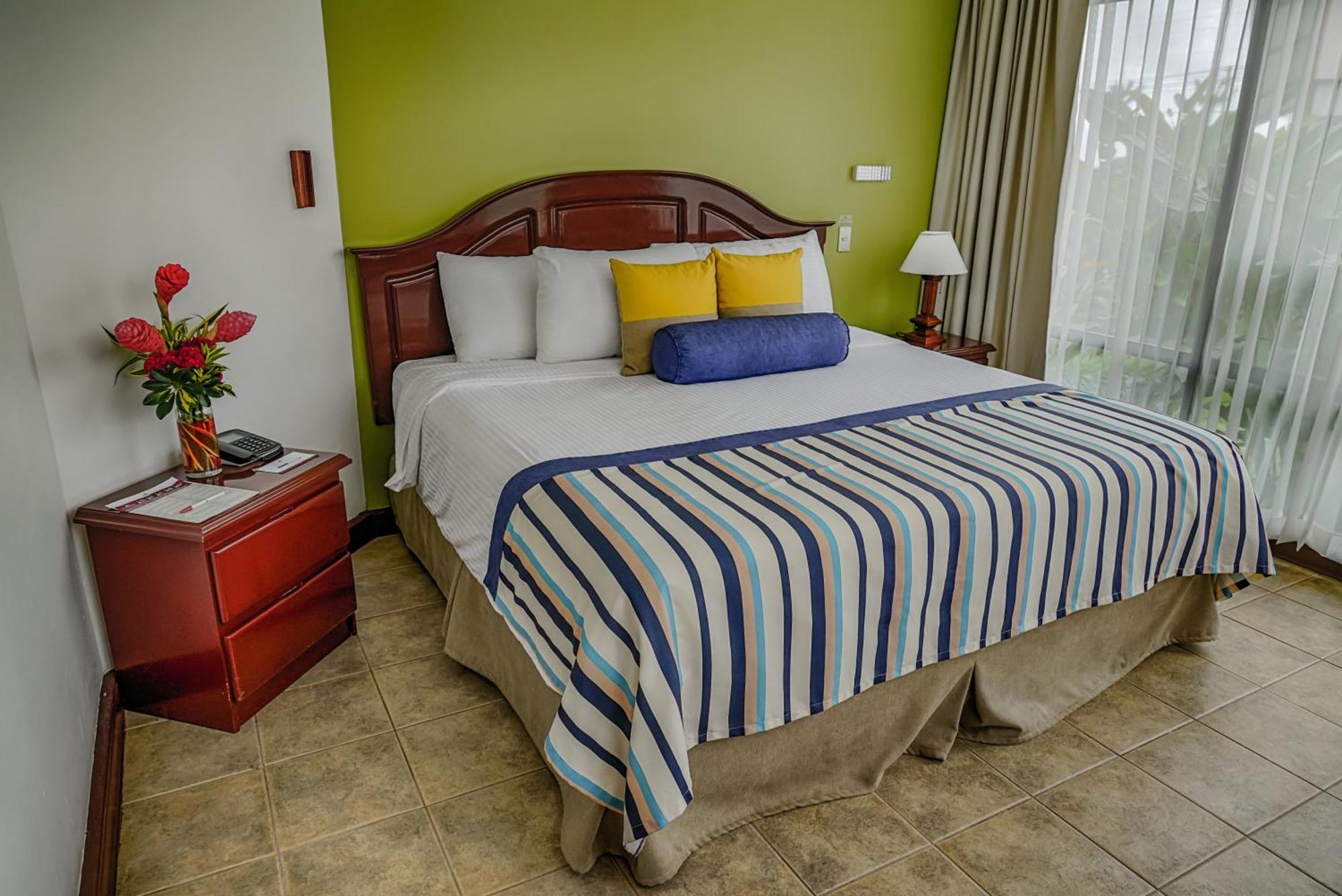 Montana De Fuego All Inclusive La Fortuna Room photo